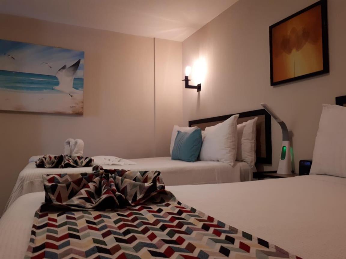 Brisas 10 Beachside Suites Cancún Exteriör bild