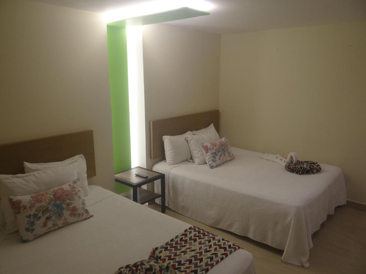 Brisas 10 Beachside Suites Cancún Exteriör bild