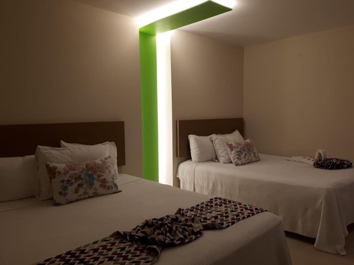 Brisas 10 Beachside Suites Cancún Exteriör bild
