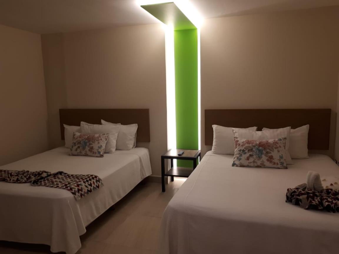 Brisas 10 Beachside Suites Cancún Exteriör bild