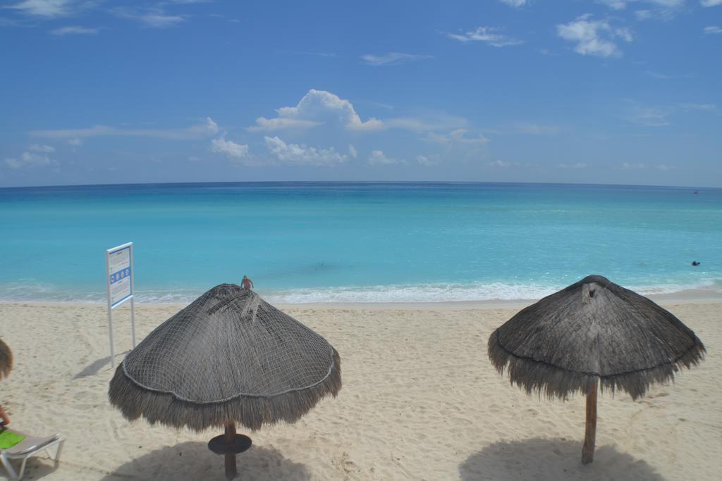 Brisas 10 Beachside Suites Cancún Exteriör bild