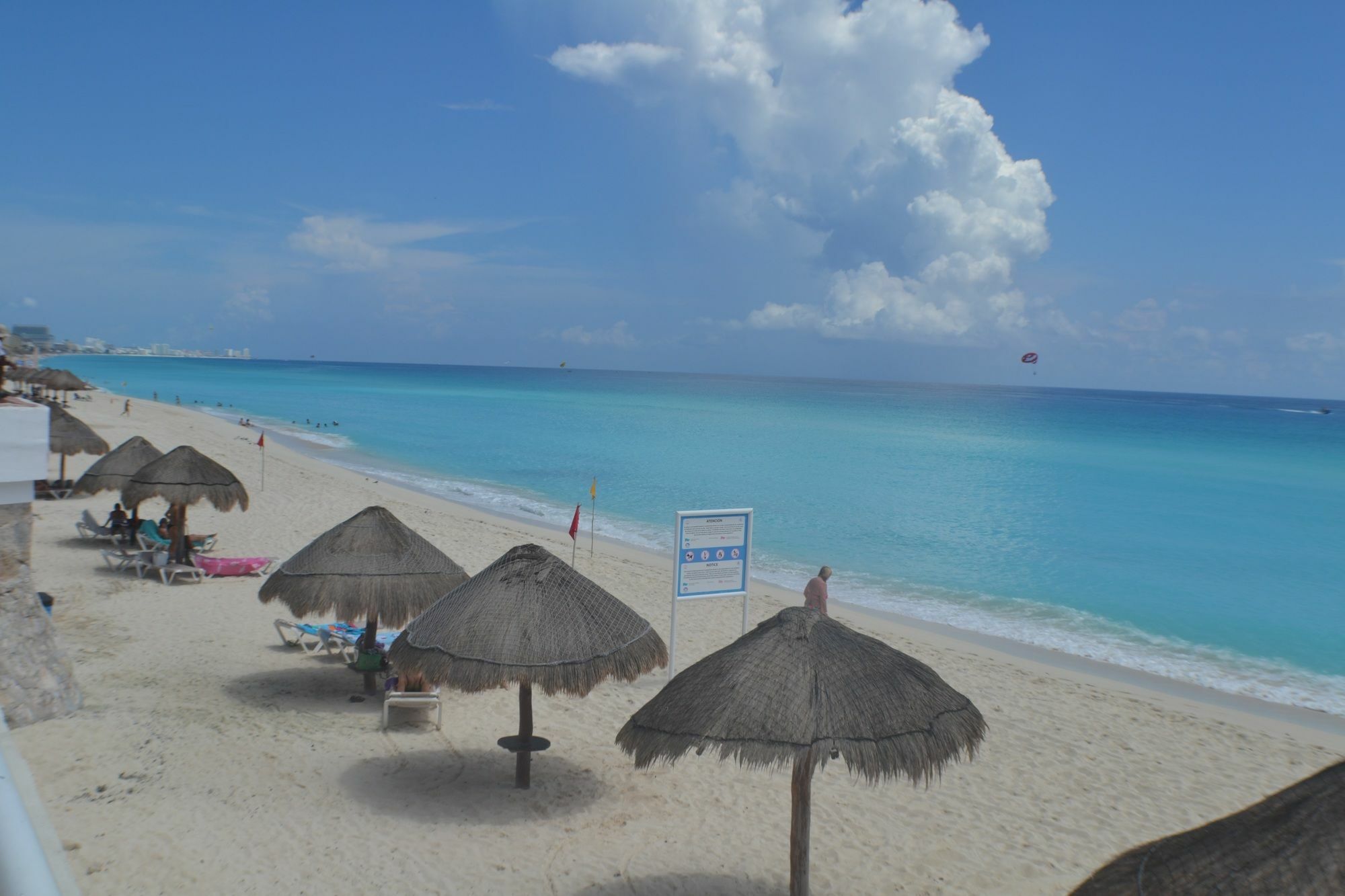 Brisas 10 Beachside Suites Cancún Exteriör bild