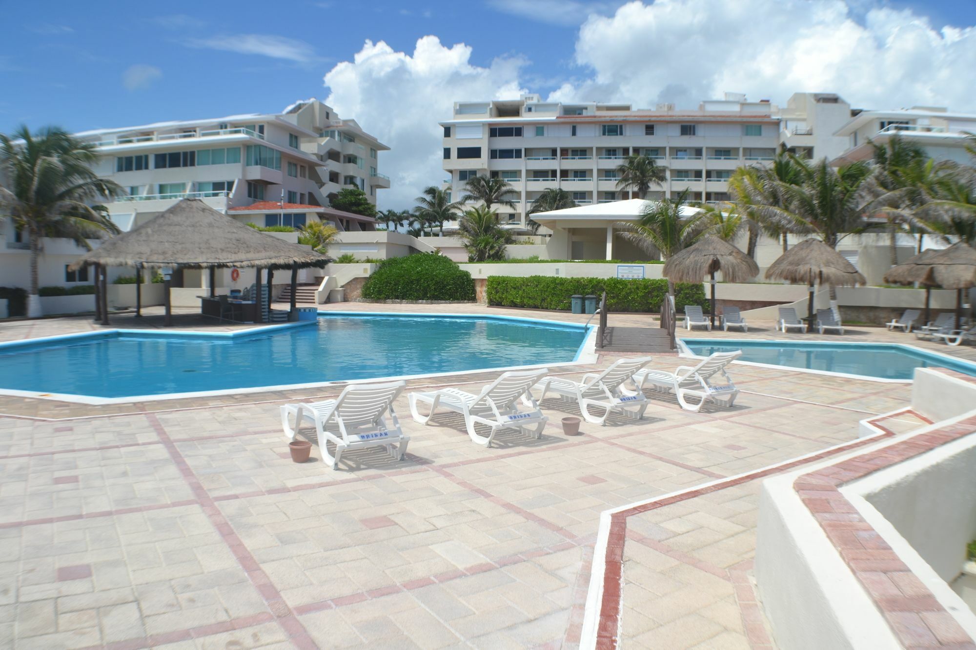 Brisas 10 Beachside Suites Cancún Exteriör bild
