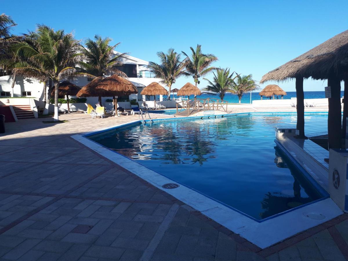 Brisas 10 Beachside Suites Cancún Exteriör bild