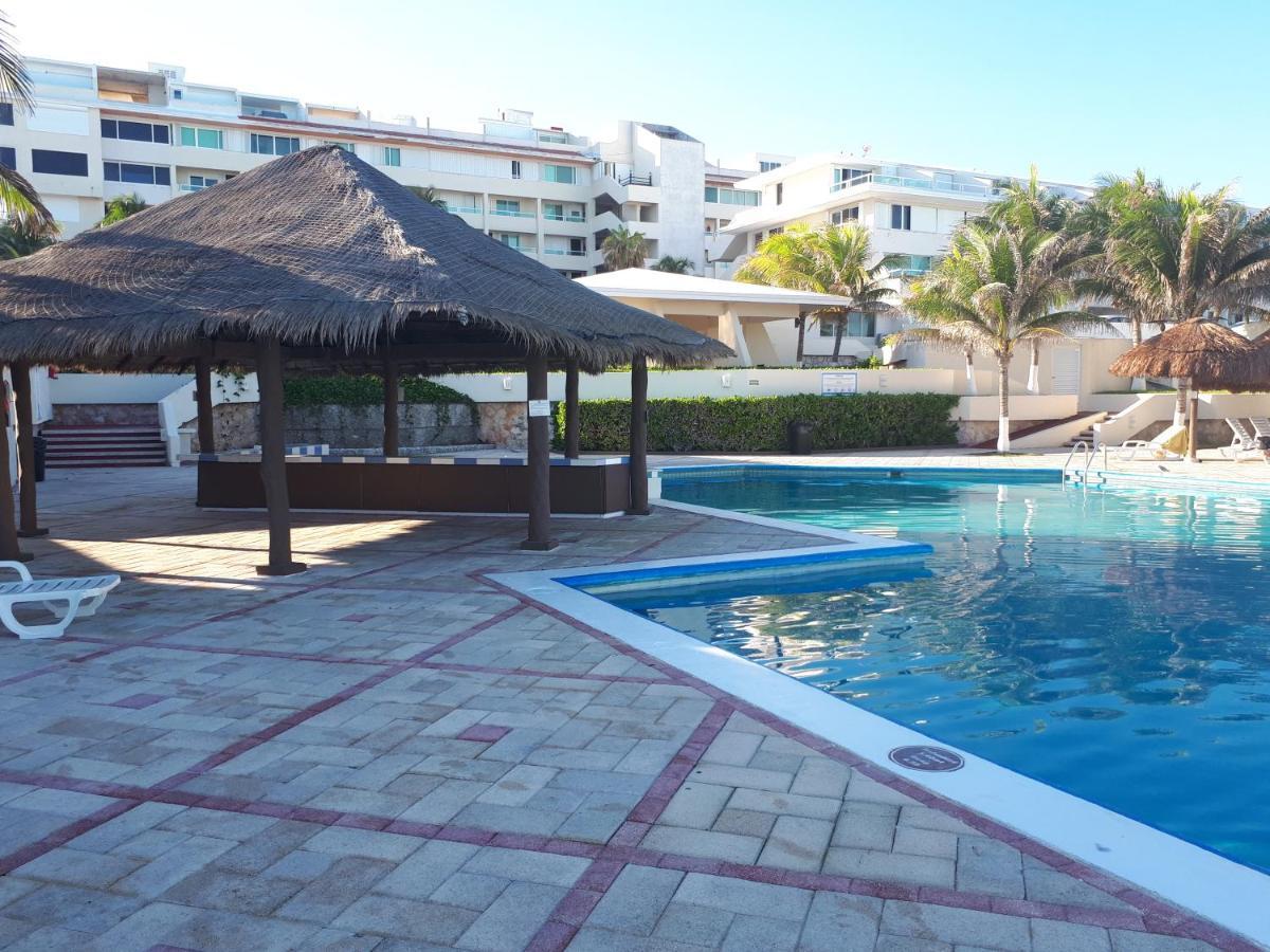 Brisas 10 Beachside Suites Cancún Exteriör bild
