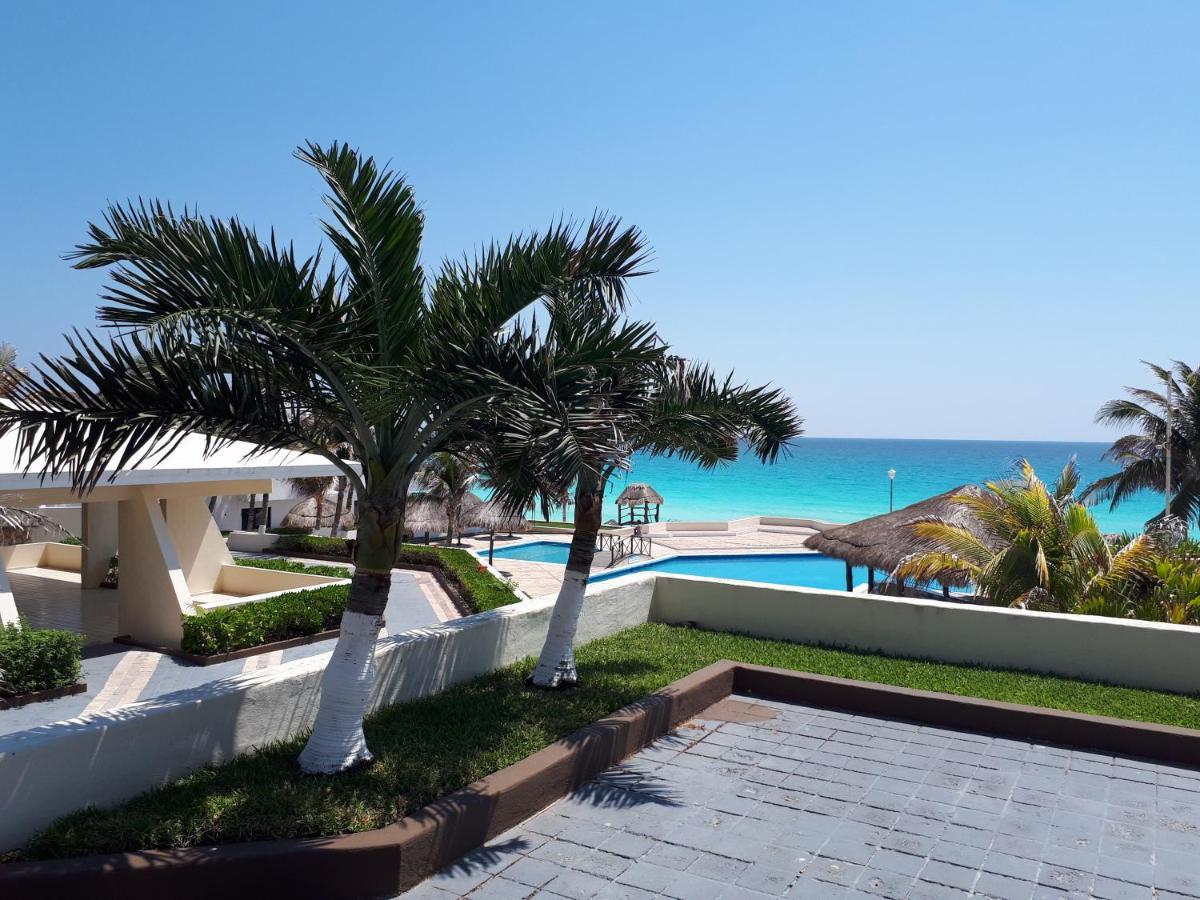 Brisas 10 Beachside Suites Cancún Exteriör bild