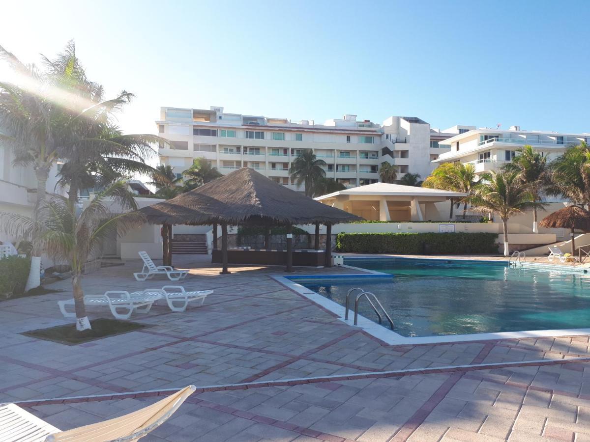 Brisas 10 Beachside Suites Cancún Exteriör bild